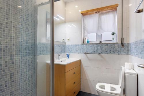 a bathroom with a toilet and a sink and a shower at Tour House in Rio Tinto