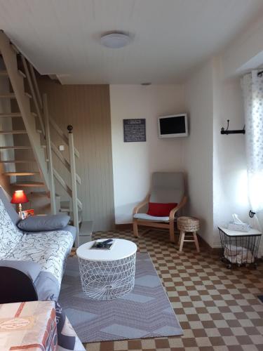 a living room with a couch and a table at Le Gîte du Chauze in Meyssac