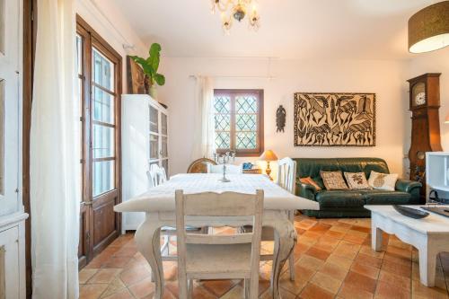 a kitchen and living room with a table and chairs at Son Oliver in Palma de Mallorca