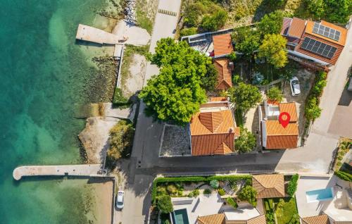 1 Bedroom Stunning Apartment In Betina