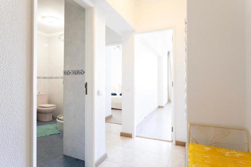 Two-bedroom beachfront with pool - Costa da Caparica