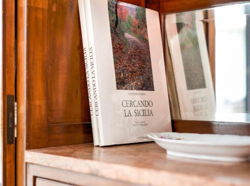 a book sitting on a counter next to a bowl at Villa Germano con piscina in Solarino