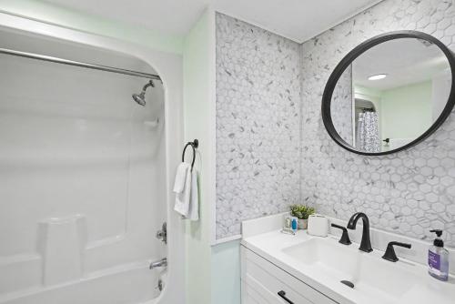 3 bed3 bath Hilton Head Haven walk to beach photo 16
