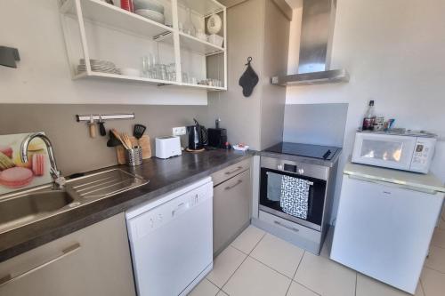 Nice Cocoon 45 M With Balcony Near The Beach