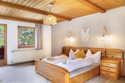 a bedroom with a large bed and a window at A Nett’s Nest in Hainzenberg