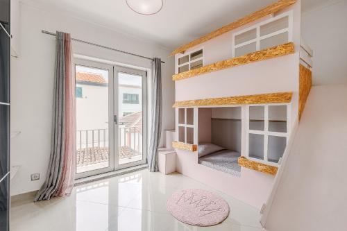 a room with white walls and a large window at Vista Das Estrelas M4 - Terceira in Praia da Vitória