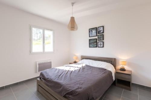 a bedroom with a bed with two night stands and two lamps at Residence Cismonte in Morosaglia