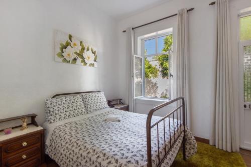 a bedroom with a bed and a window at Vivenda Barros in Sangalhos