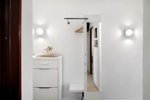 a bathroom with a mirror and a sink at Ferienwohnung Alpensicht in Oberteuringen