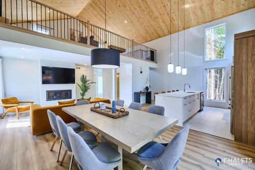 a kitchen and dining room with a table and chairs at Villa Boreale - Private Spa Pool & Foosball in Valcartier Station
