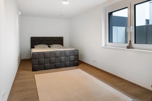 a living room with a couch and a window at Schönes Apartment am Kaiserstuhl in Bahlingen