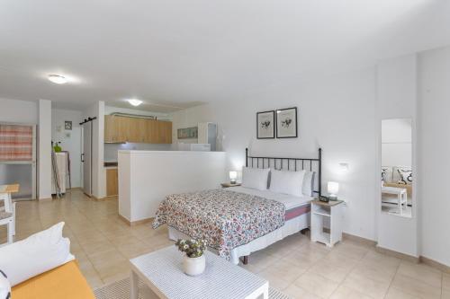 a bedroom with a bed and a living room at Apartamento Danoe 4 in Mogán