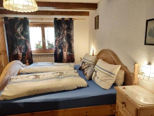 a bedroom with two beds and a window at Unterer Gurethshof in Zell am Harmersbach