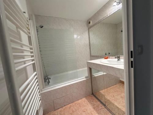 Parc Exflora with Parking, 2BR Apartment photo 9