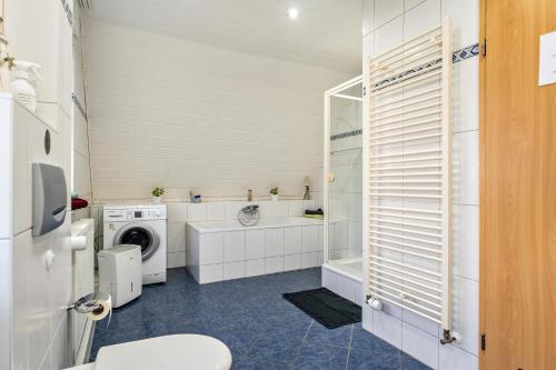 a bathroom with a washing machine and a washer at Münsterland Stadtlohn in Stadtlohn