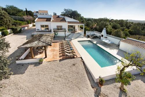 Lovely Vacation Villa In Loulé