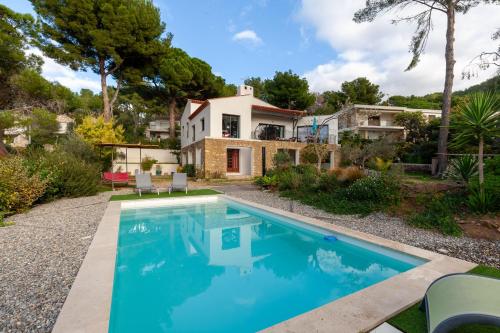 Bas de Villa Piscine 150m de la mer