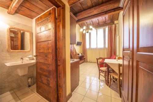Bathroom sa Monte Tondo Winery