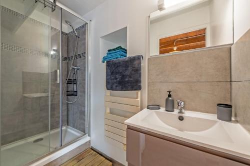 a bathroom with a sink and a shower at La Gitounette proche Monts d'arrée in Poullaouen