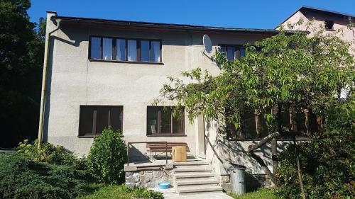 a house with a bench in front of it at Ubytování Líšný in Líšný