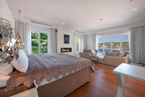 a bedroom with a large bed and a living room at Villa Oasis Del Mar in El Toro