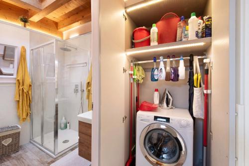 a laundry room with a washer and dryer at Summer and Winter in Perledo