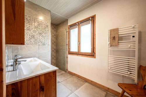 a bathroom with a sink and a window at Gîte L'attrape Rêves in Bessans