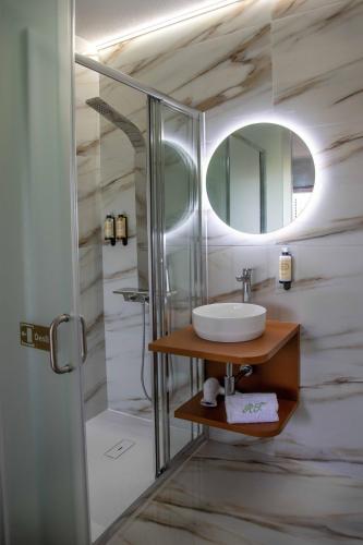 a bathroom with a sink and a mirror at Recanto Transmontano in Macedo de Cavaleiros