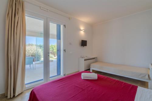 a bedroom with a bed and a large window at Melus Maris in Syracuse