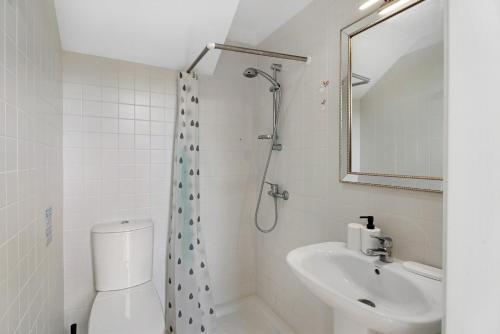 a bathroom with a toilet and a sink and a mirror at Villa en Taro in Güimar