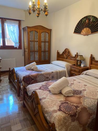 a bedroom with two beds and a chandelier at Montes de Alhama Il in Soria