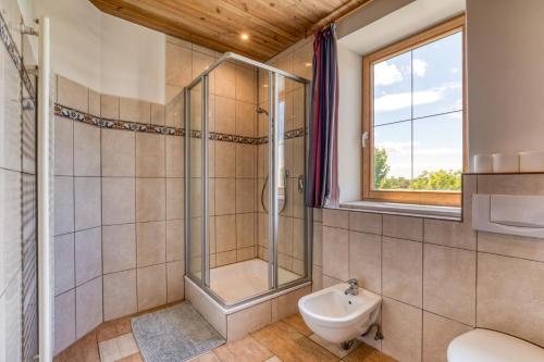 a bathroom with a shower and a toilet and a sink at Maison Abricot avec piscine in Aspiran