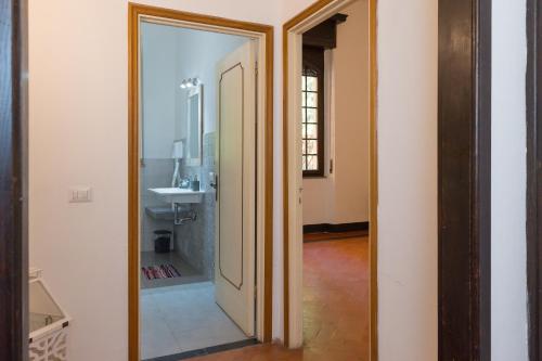 a bathroom with a mirror and a sink at Villa I Tigli - Pervinca in Campiglia Marittima