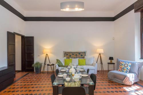 a living room with a couch and a table at Villa I Tigli - Pervinca in Campiglia Marittima