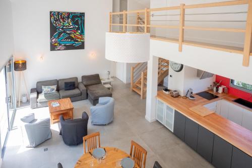 an overhead view of a living room and dining room at Villa Surf and Golf in Messanges