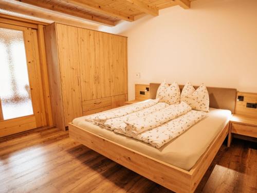 a bedroom with a large bed in a room at Apartment Ida - Obermösslhof in Lana