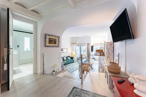 Beautiful frontline apartment