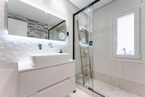 Beautiful frontline apartment