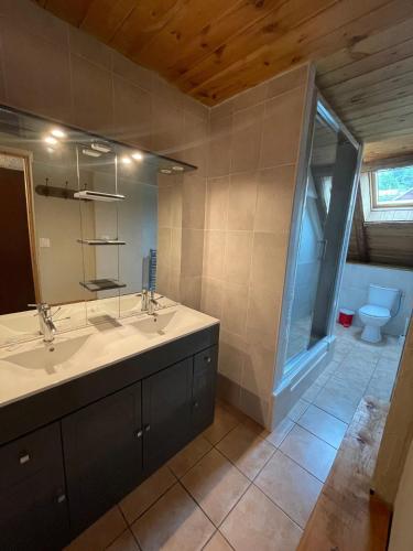 a bathroom with two sinks and a mirror at Chalet Moulinot in Valloire