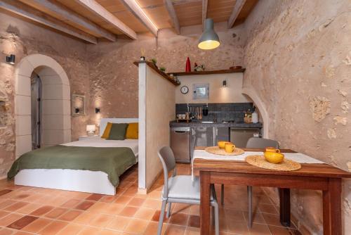 a bedroom with a bed and a table in a room at Casa Groc in Costitx