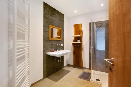 a bathroom with a sink and a shower at Ferienwohnungen Übern Hof in Schmallenberg