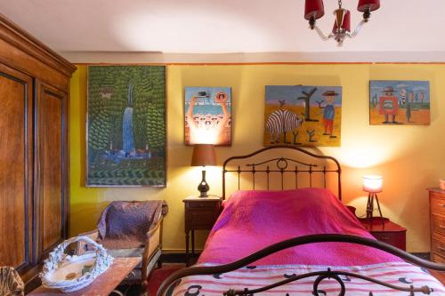 a bedroom with a bed and some pictures on the wall at Appartement de charme in Ruoms