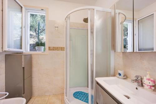 a bathroom with a shower and a sink at Casa Taggiasca in Diano Marina