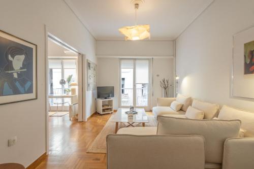 Elegant Art-Filled 80sqm Apartment in Kolonaki, Steps from Syntagma