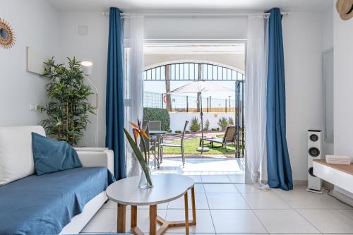 Sea Front Beach House Macarena D