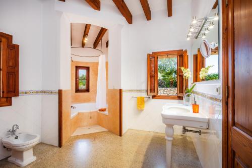 a bathroom with a sink and a toilet at Son Calletes in Artá