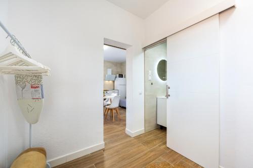 a room with a closet with a surfboard on the wall at La palmera in Níjar