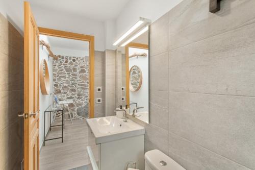 a bathroom with a sink and a mirror at El Blanquizal A in San Nicolás