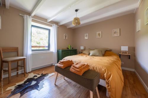 a bedroom with a bed and a window at Charming Gîte Le 1681 Xl in Girancourt