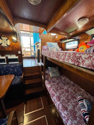 an inside view of a train with two bunk beds at Aloha Jak's Boat in Alassio